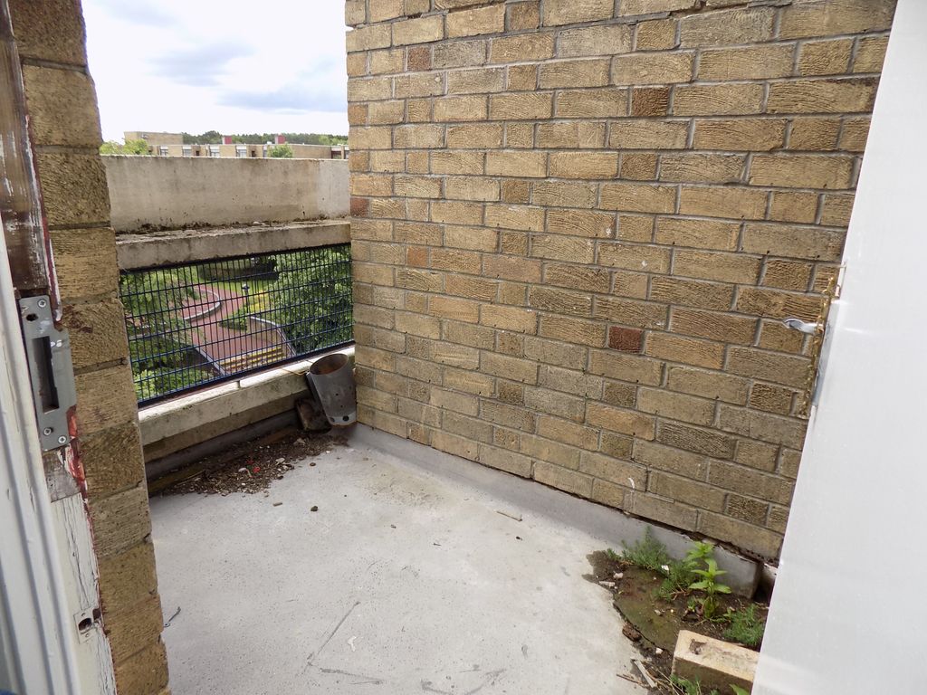 Property photo 3 of 9 Balcony