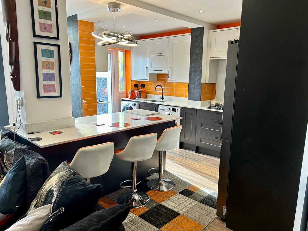 Property photo 3 of 31