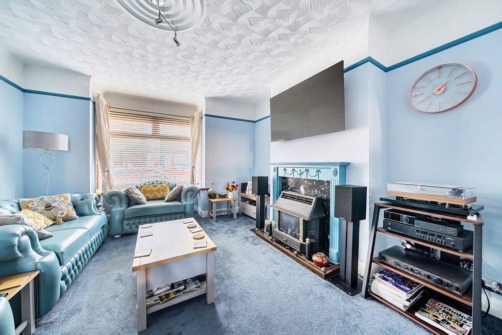 Property photo 2 of 15 1393967-20-695Bd441d8Ab0.Jpg