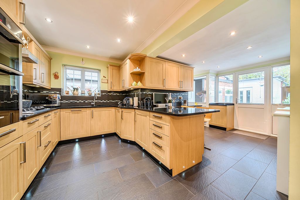 Property photo 2 of 20 Kitchen