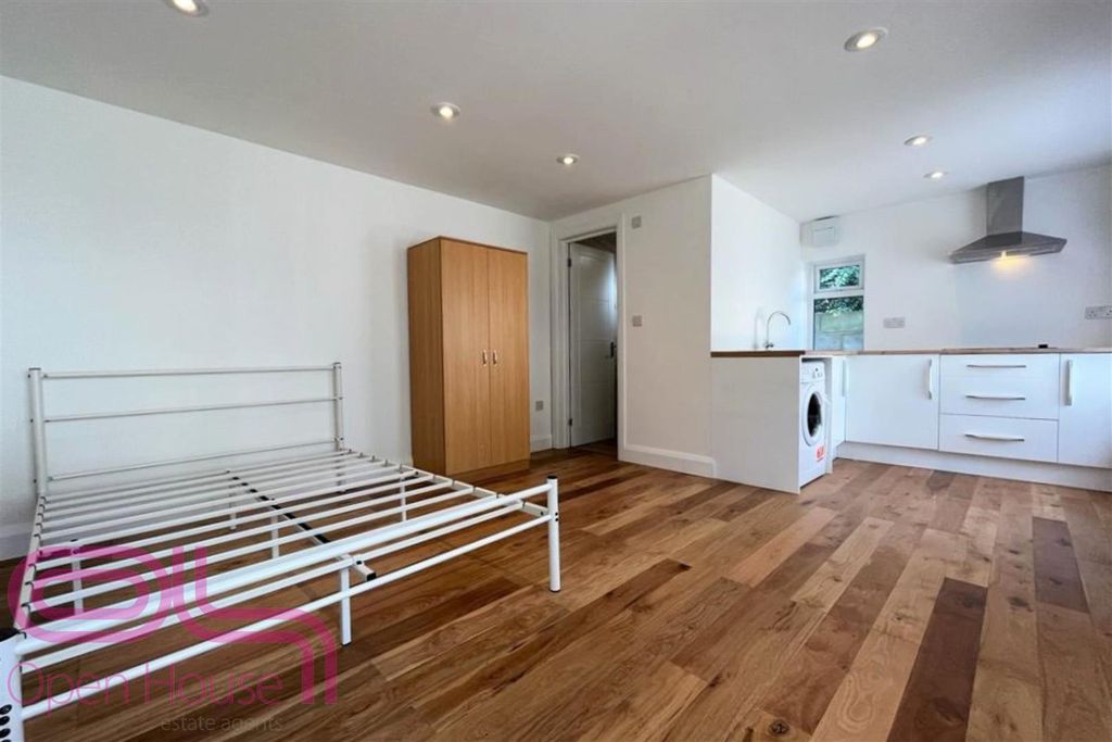 Property photo 1 of 4 Queens Gardens Full View.Jpg