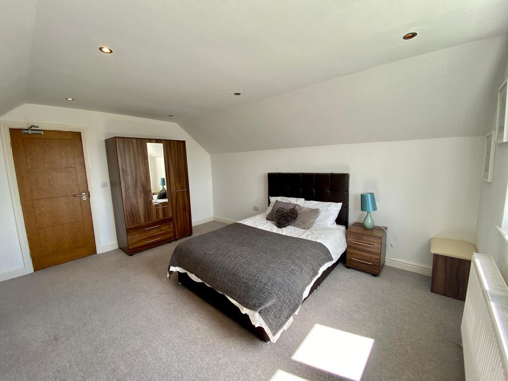 Property photo 1 of 4