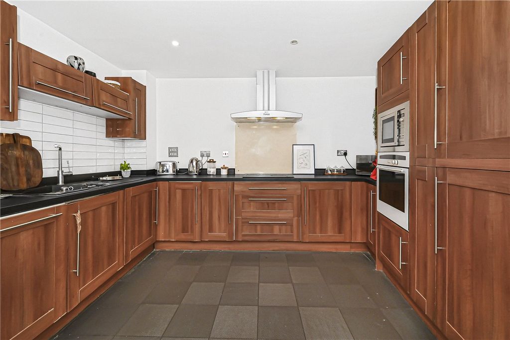 Property photo 2 of 10 Picture No. 11