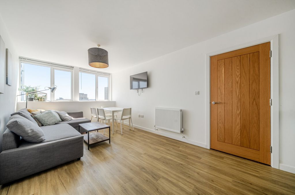 Property photo 2 of 11 1499297-1-6A69E42...