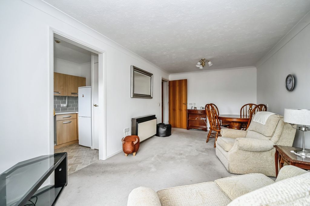 Property photo 2 of 9 Lounge