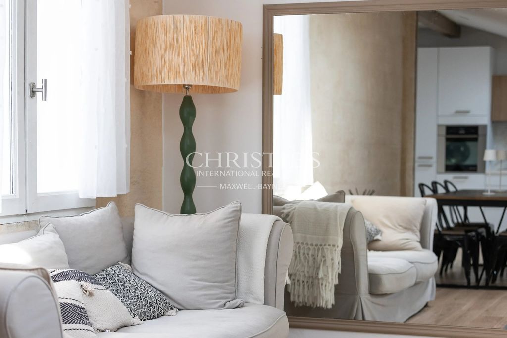 Property photo 1 of 20 Bordeaux Triangle d’Or – Elegant Renovated Apartment With 3 Bedrooms And Elevator