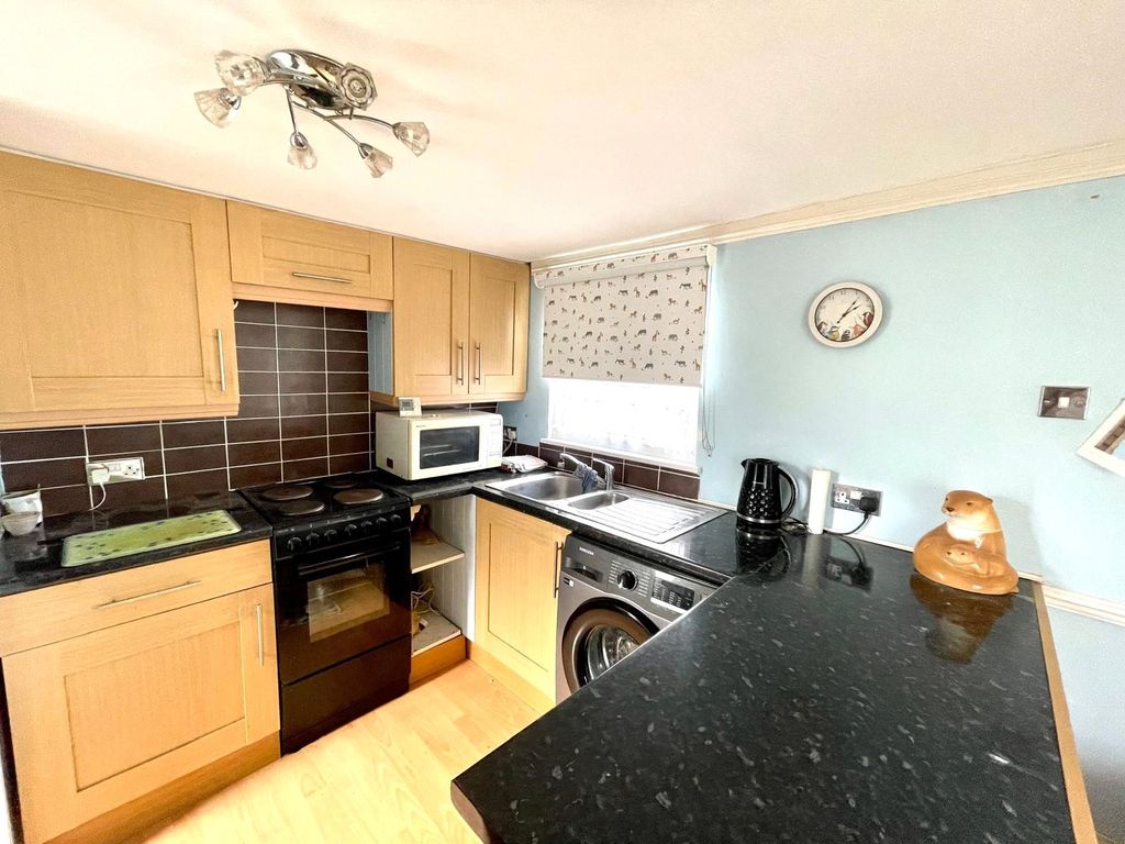 Property photo 2 of 19 Picture No. 16