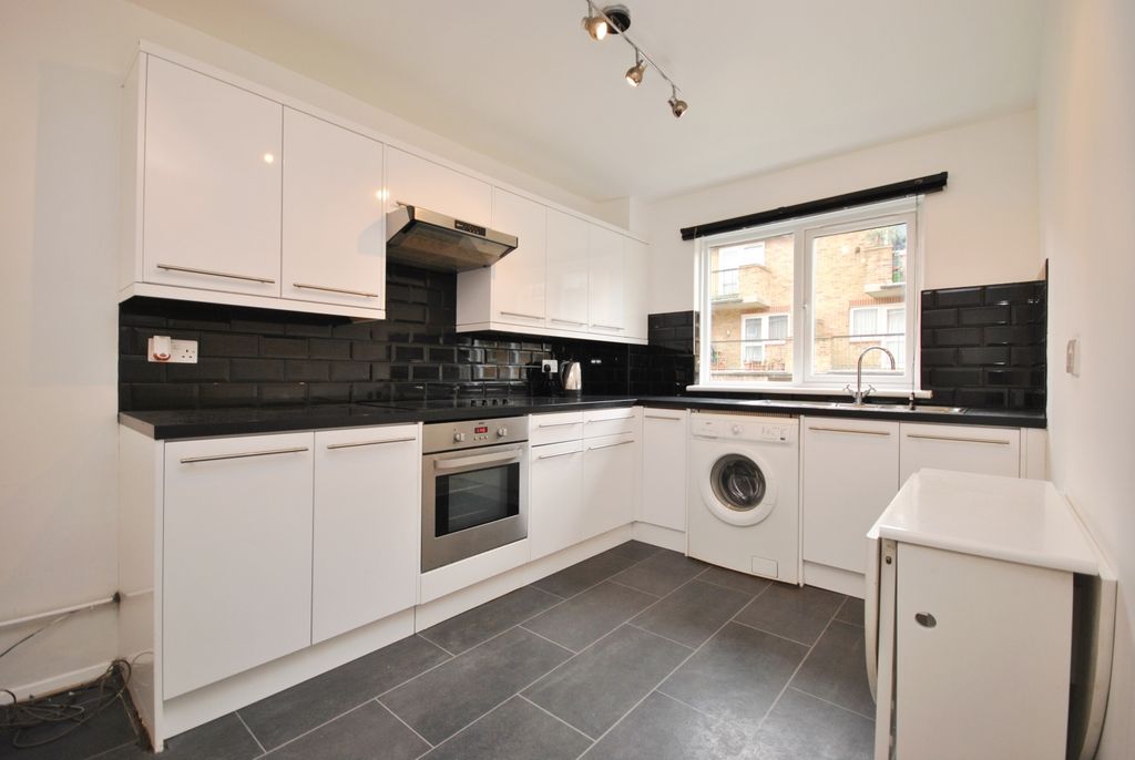 Property photo 2 of 6 Kitchen