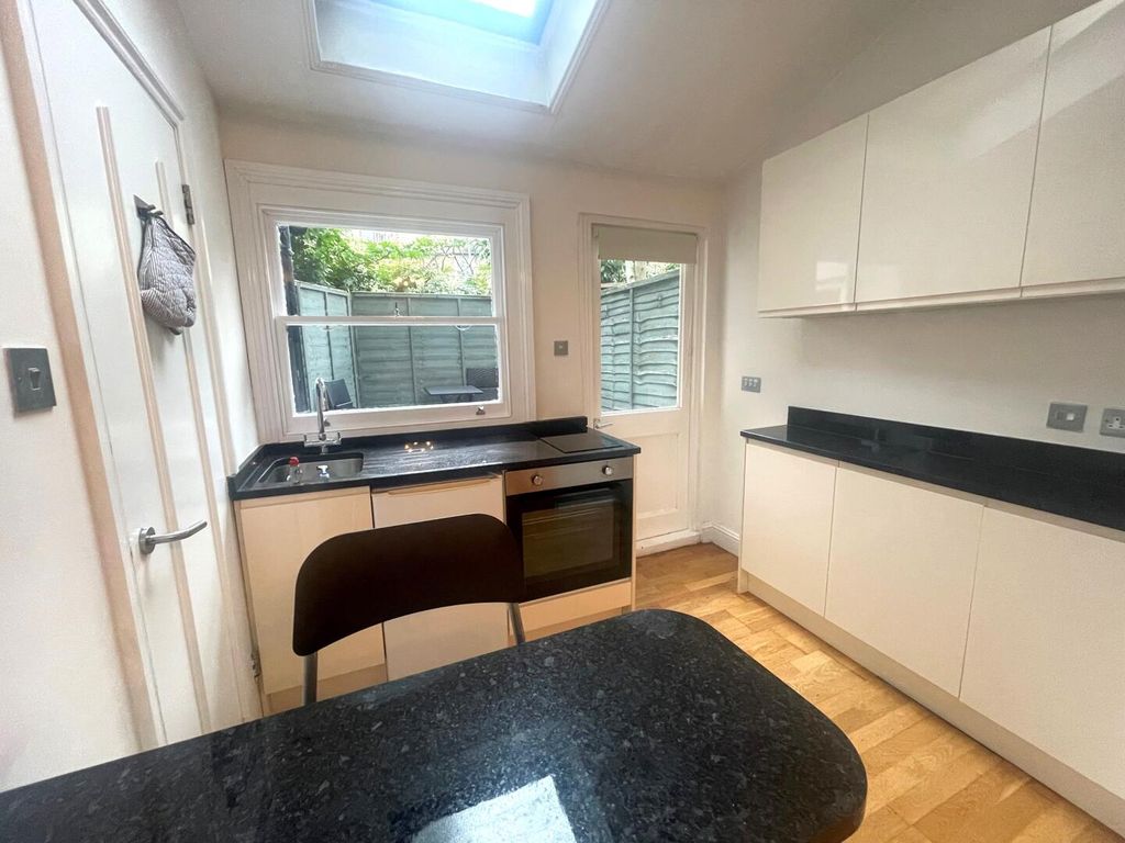 Property photo 3 of 5 Kitchen