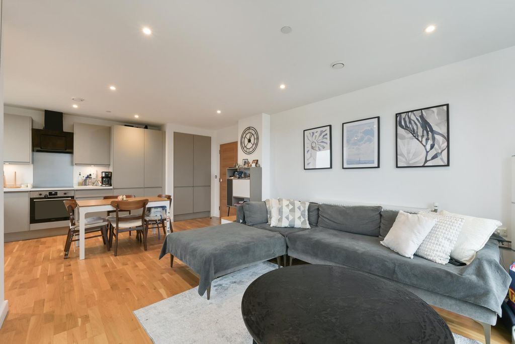 Property photo 3 of 11