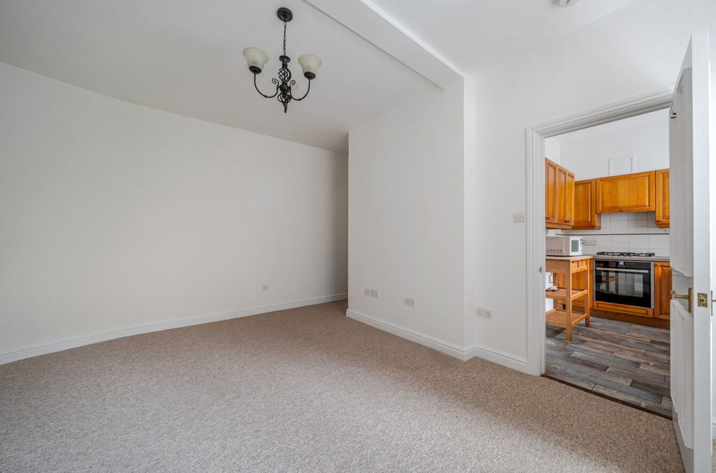 Property photo 2 of 11 Living/Dining Room