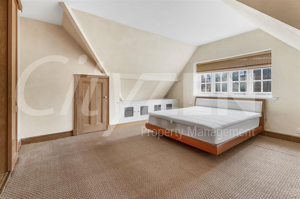 Property photo 3 of 32 Bedroom