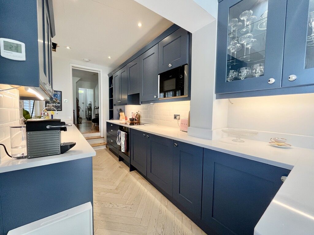 Property photo 3 of 18 Kitchen