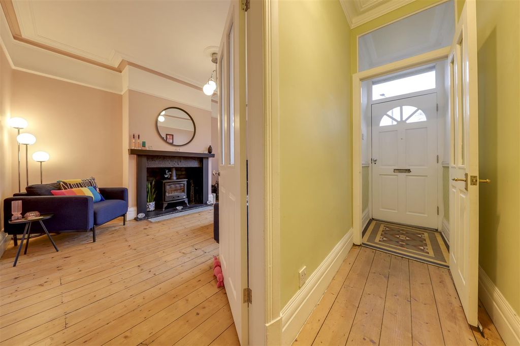 Property photo 2 of 27 Hall &amp; Vestibule