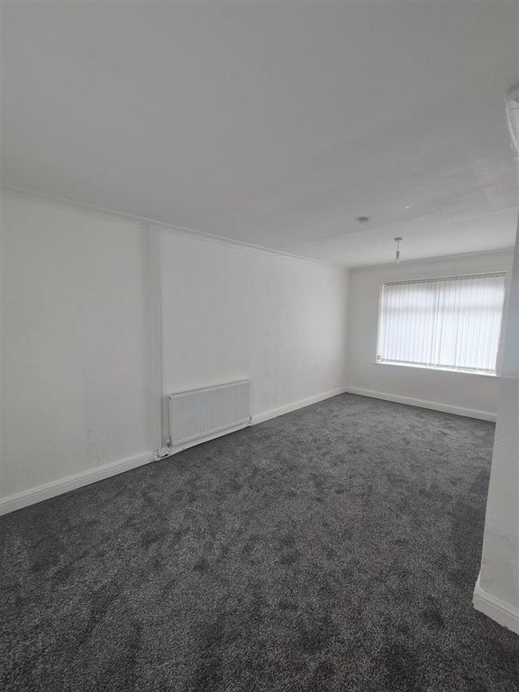 Property photo 3 of 15 Lounge