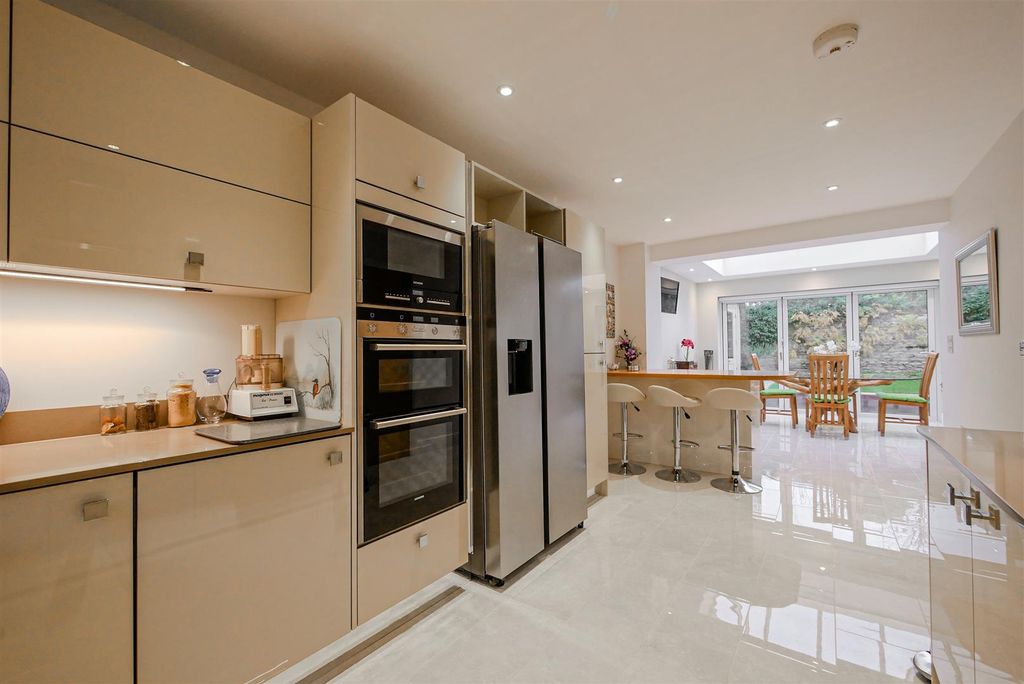 Property photo 3 of 19 Kitchen/Dining Room
