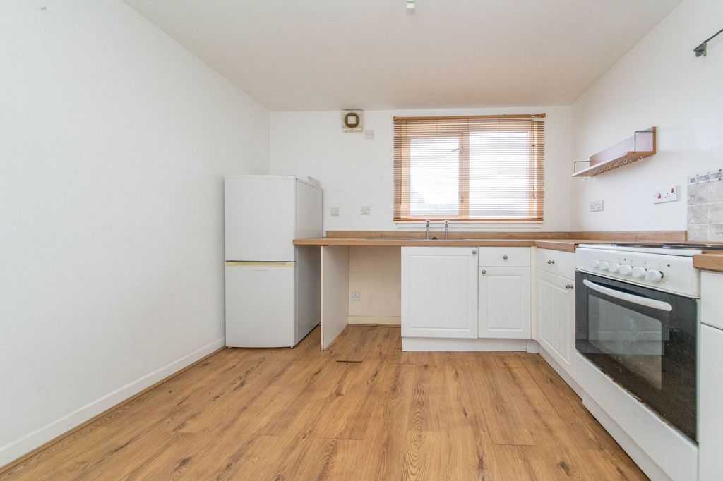 Property photo 3 of 21 Kitchen