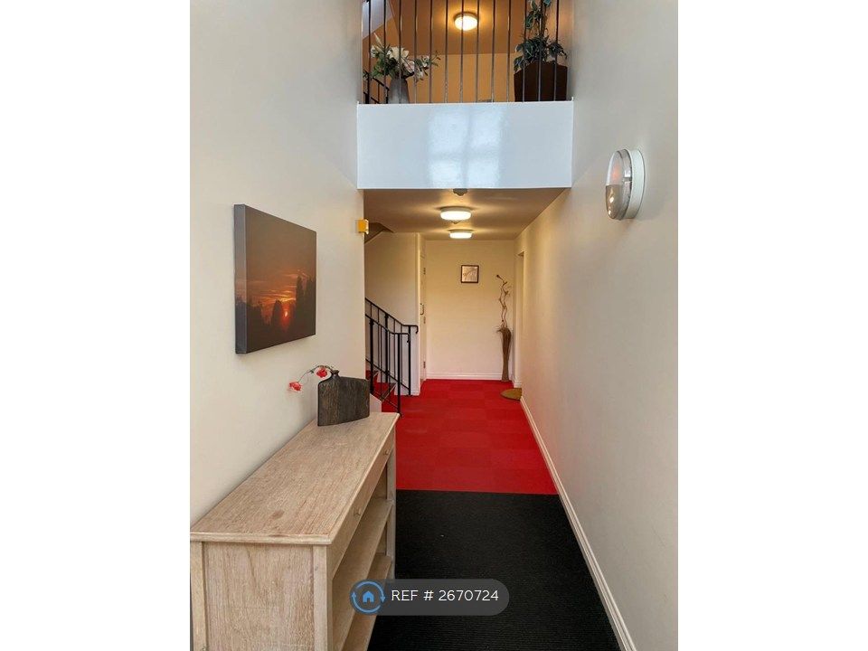 Property photo 2 of 17 Lobby