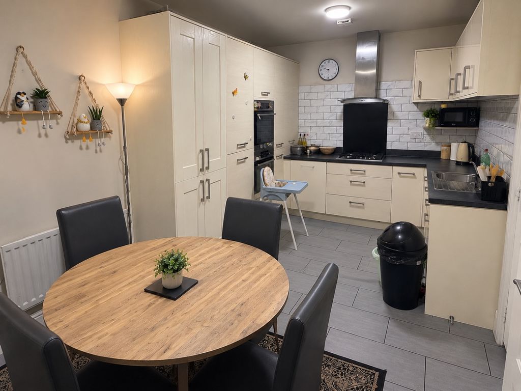 Property photo 3 of 10 5900142
