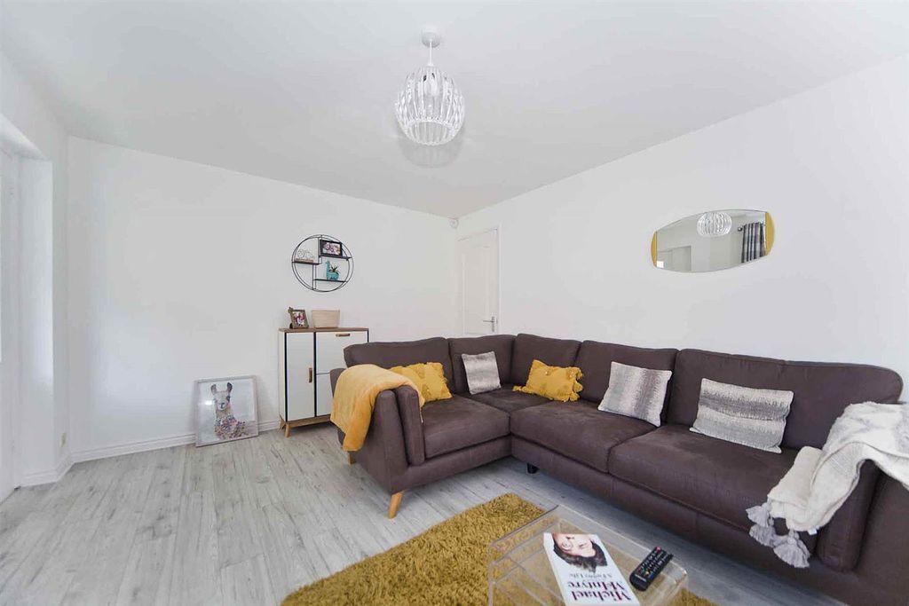 Property photo 3 of 18