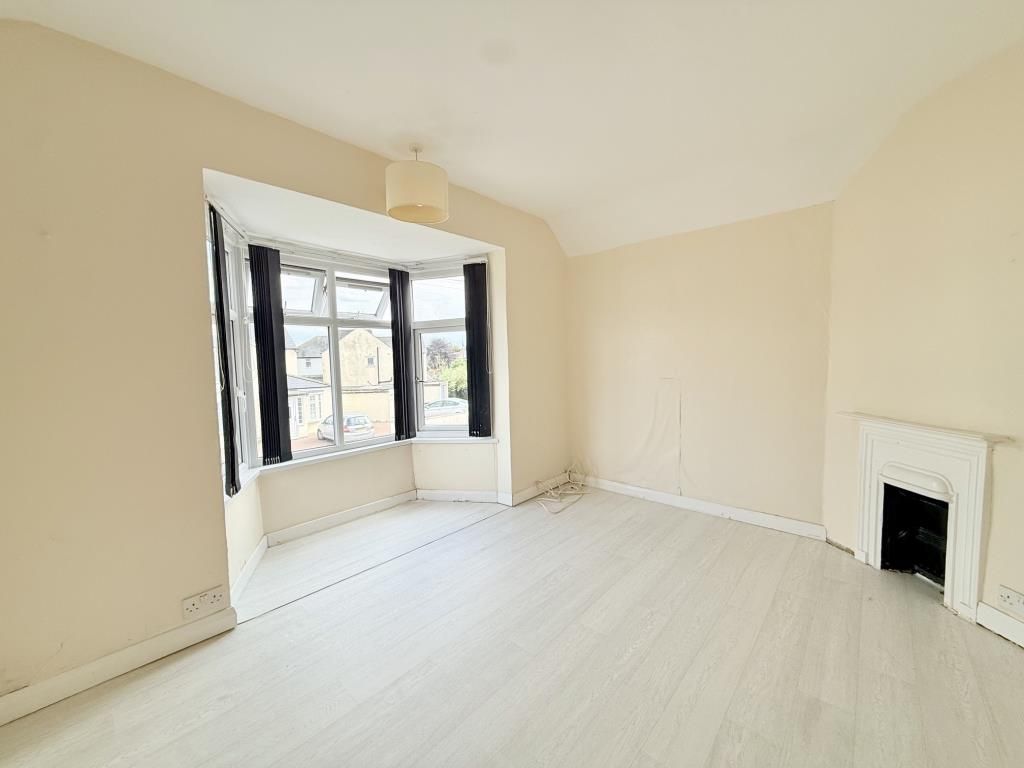 Property photo 1 of 4 Living Room