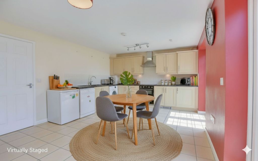 Property photo 3 of 28