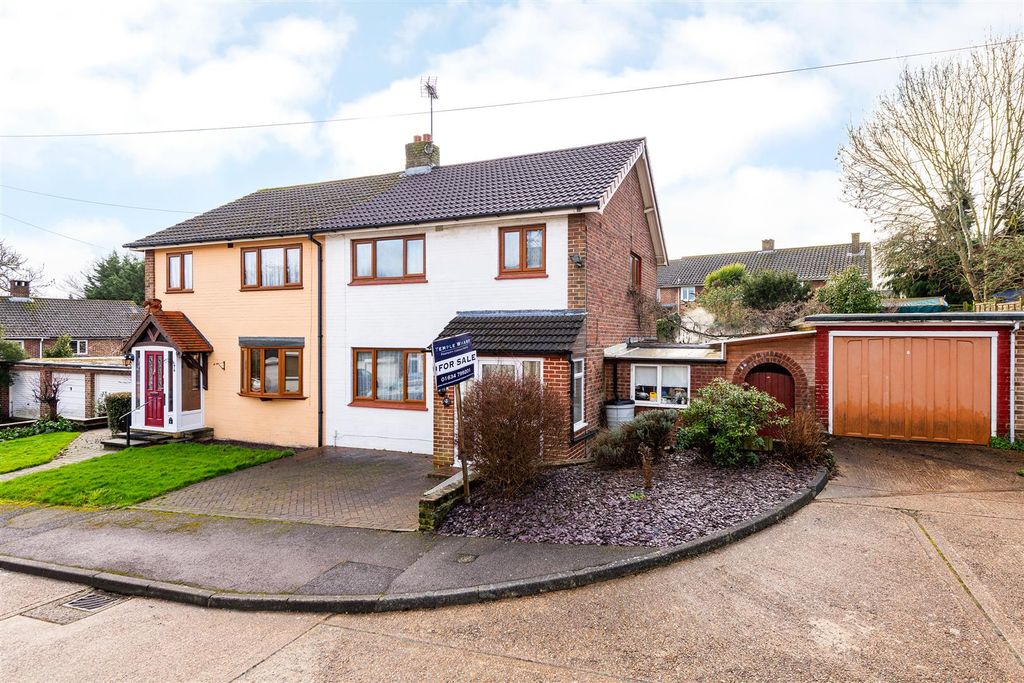 Property photo 1 of 16 3 Horwood Close Main2.Jpg