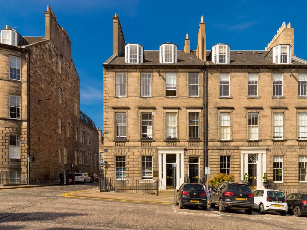 Property photo 1 of 17 59614_N_Castle_St_001