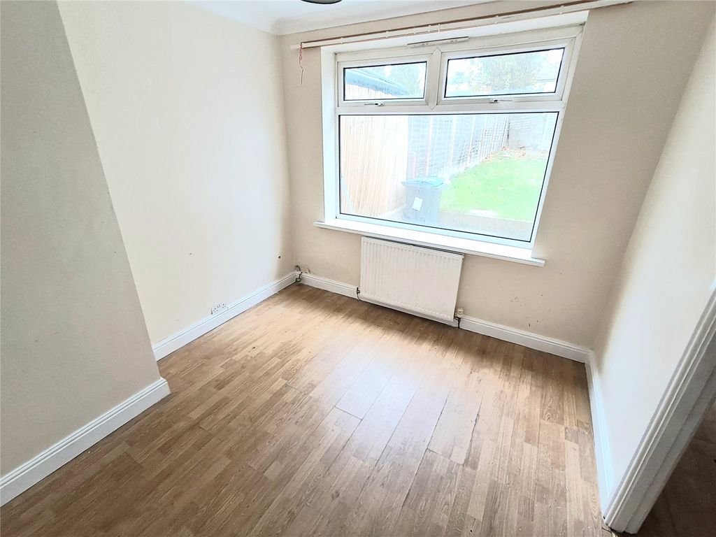 Property photo 3 of 11 Dining Room