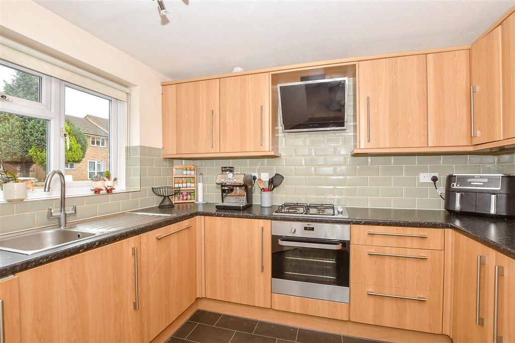 Property photo 3 of 9 Kitchen