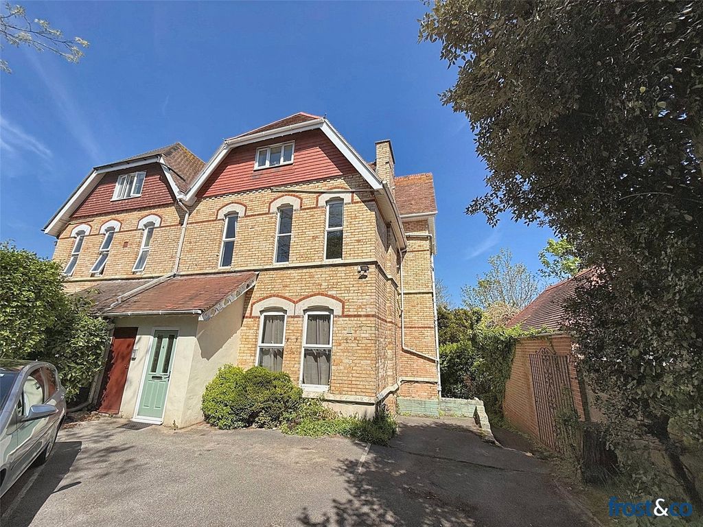 Property photo 1 of 11 Bradburne Road