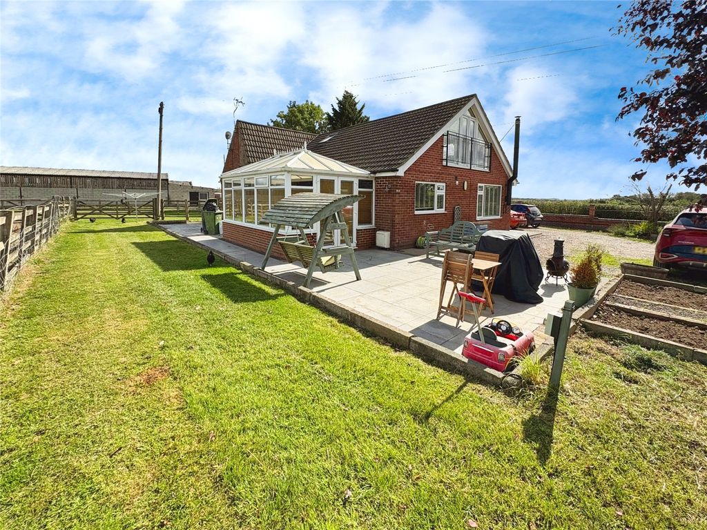 Property photo 3 of 23 Picture No. 16