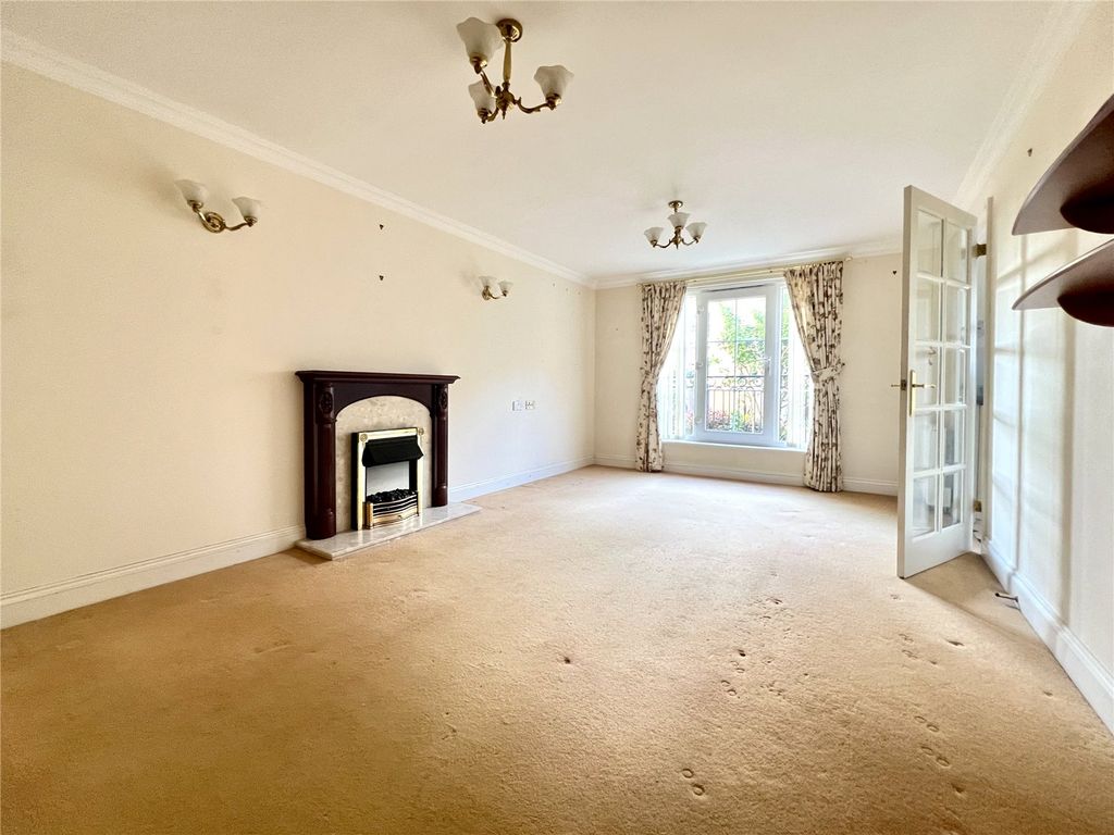 Property photo 2 of 16 Living/Dining Room