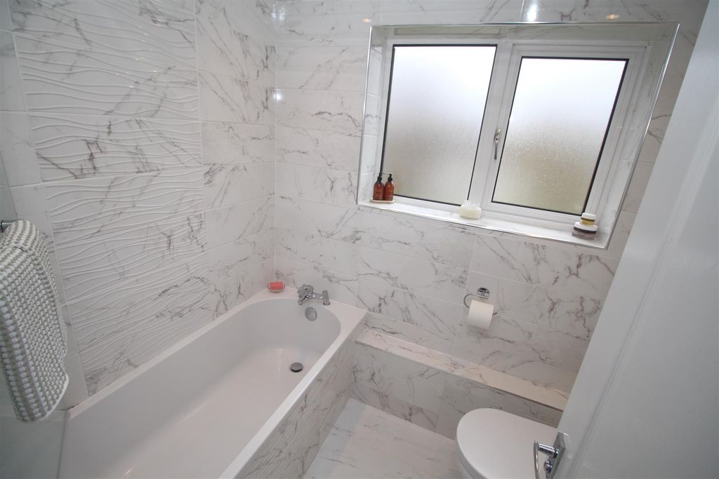 Additional image 4 of 3 bed flat for saleMargaret Street, Greenock PA16