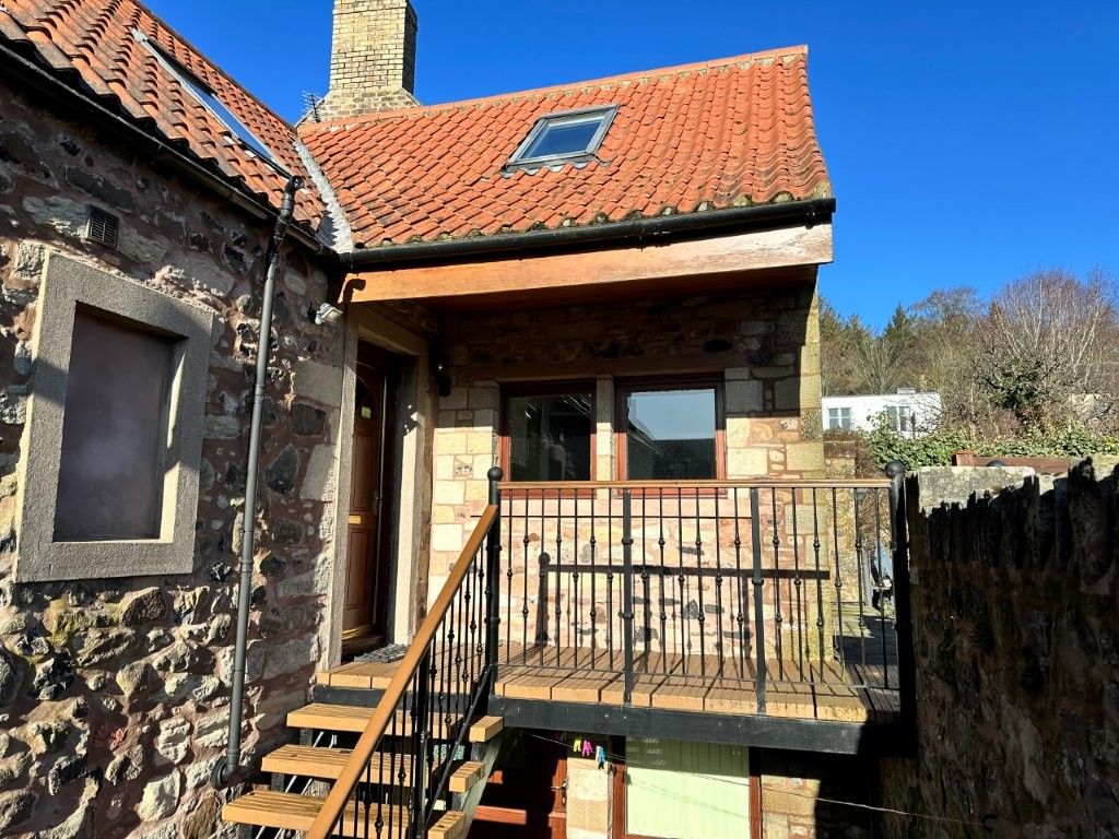 Property photo 2 of 28