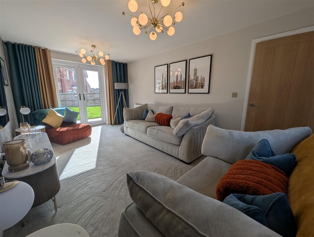 Property photo 2 of 18 Lounge