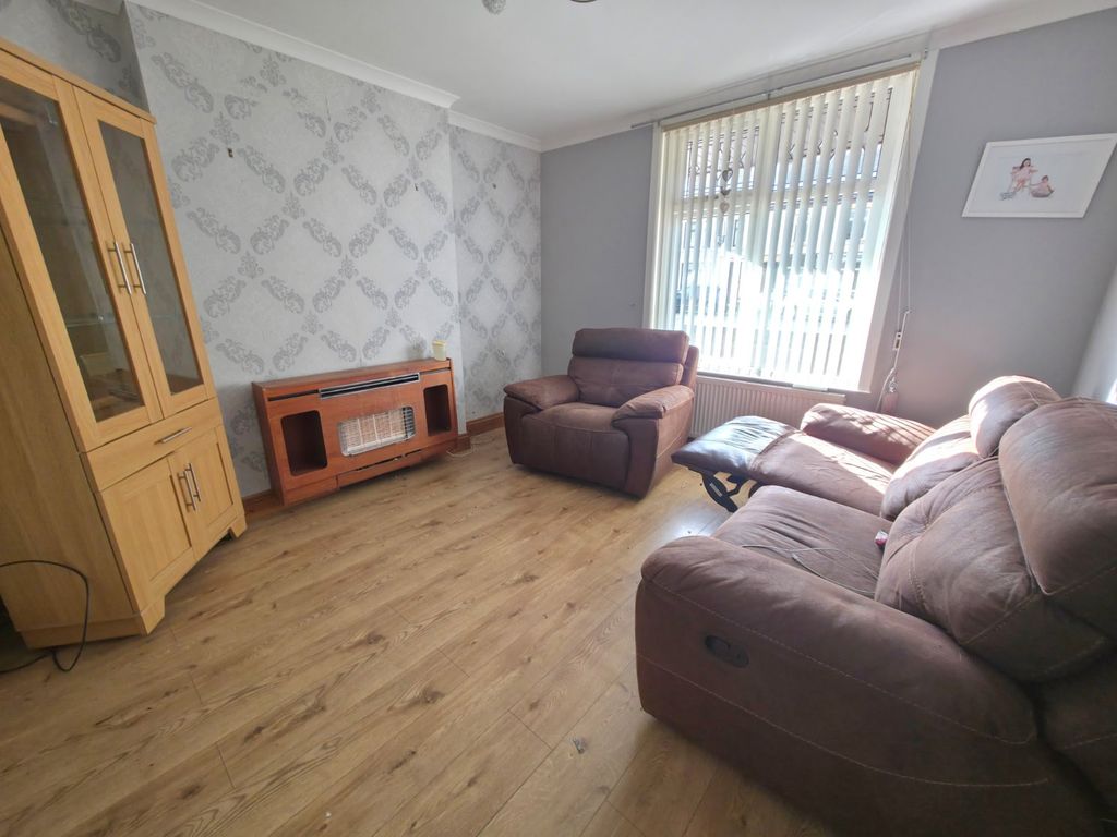 Property photo 2 of 19 Lounge