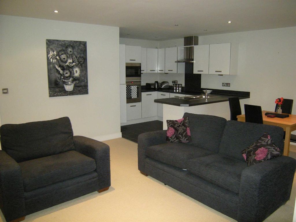 Property photo 3 of 8