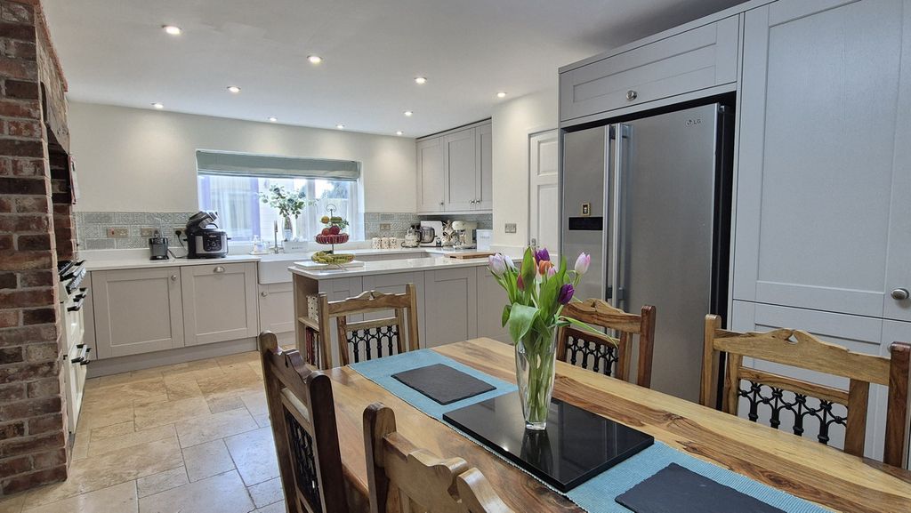 Property photo 3 of 29