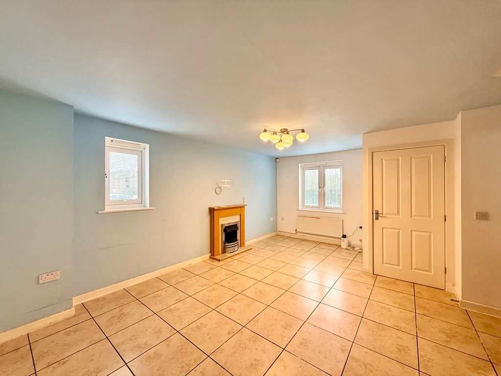 Property photo 3 of 19 Image