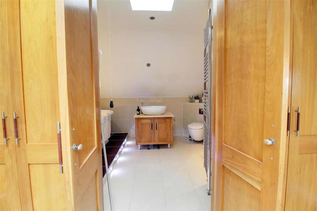 Additional image 21 of 3 bed flat for saleBluebridge Road, Brookmans Park AL9