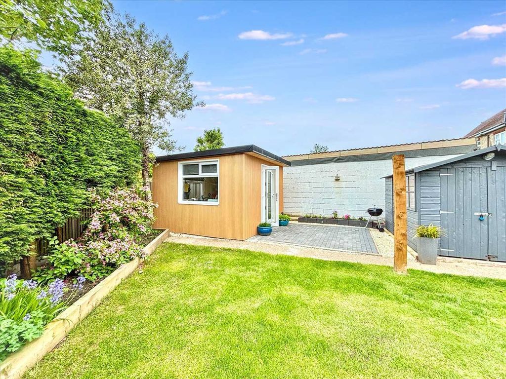 Property photo 3 of 28
