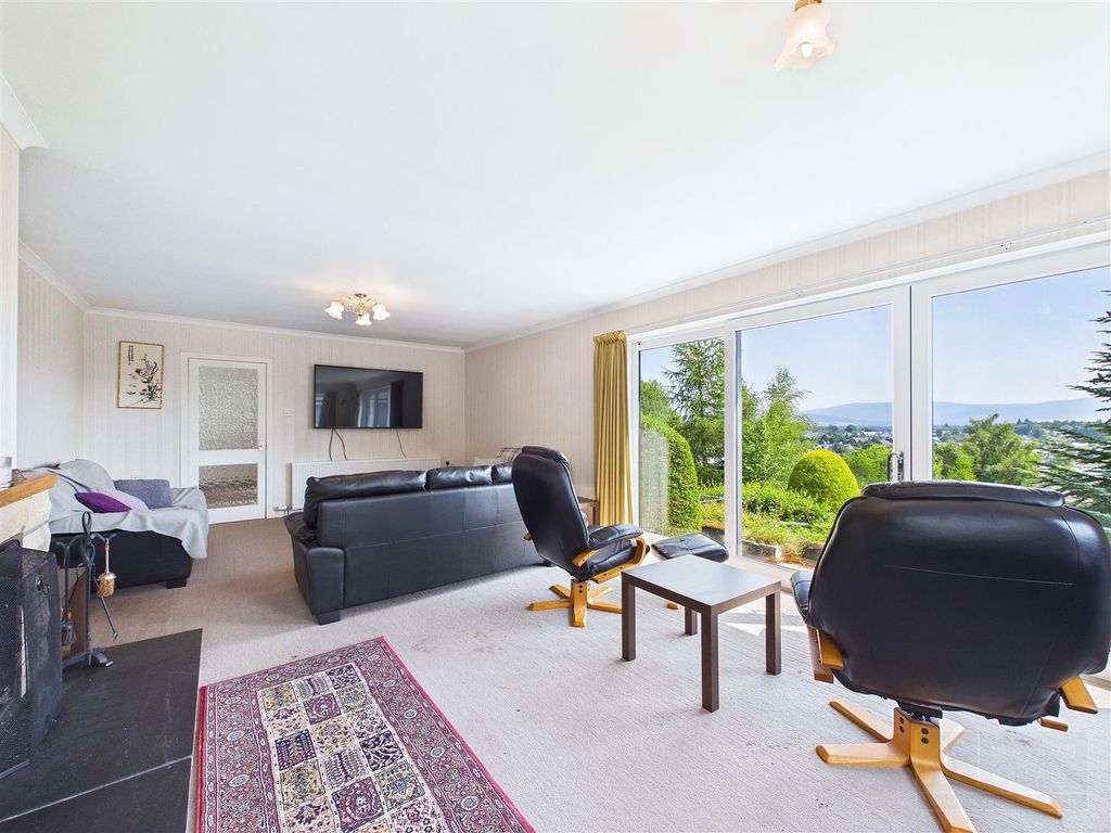 Property photo 2 of 38 Sitting Room &amp; Dining Area