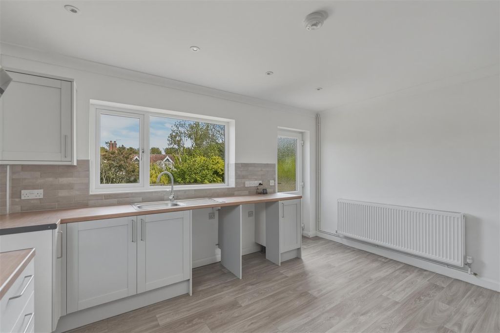 Property photo 3 of 13 Kitchen