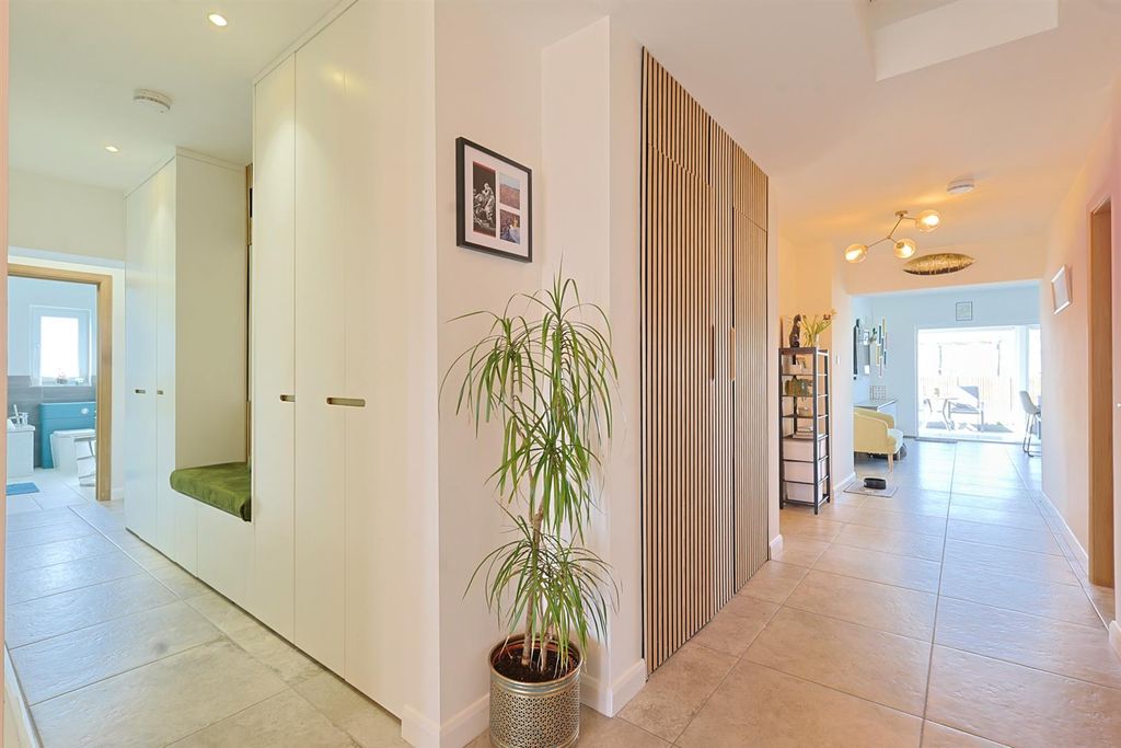 Property photo 3 of 37