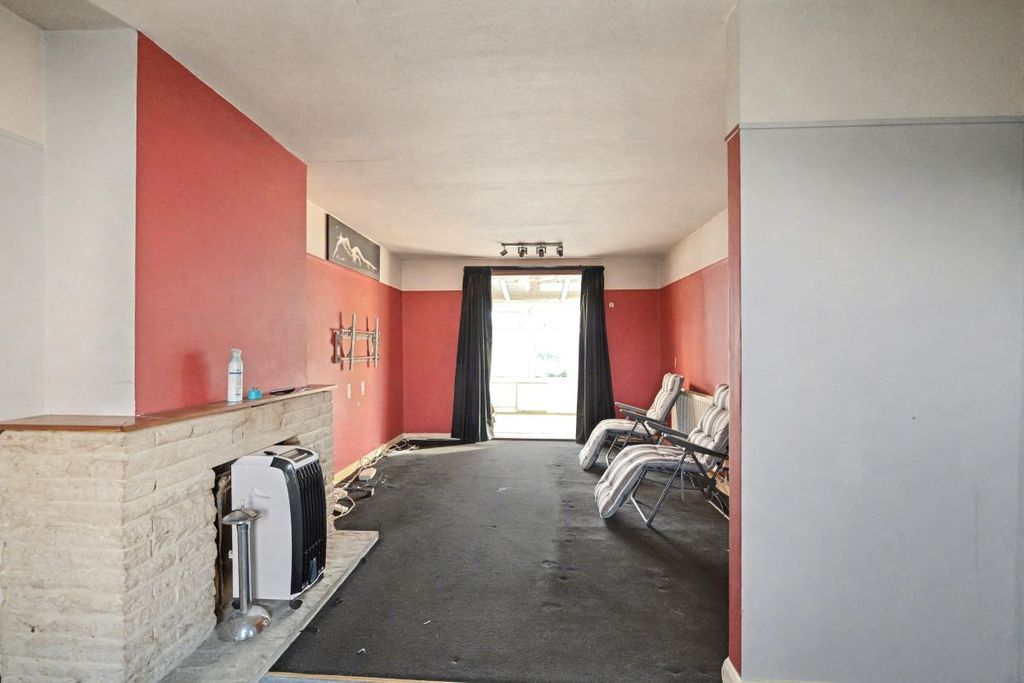 Property photo 3 of 19