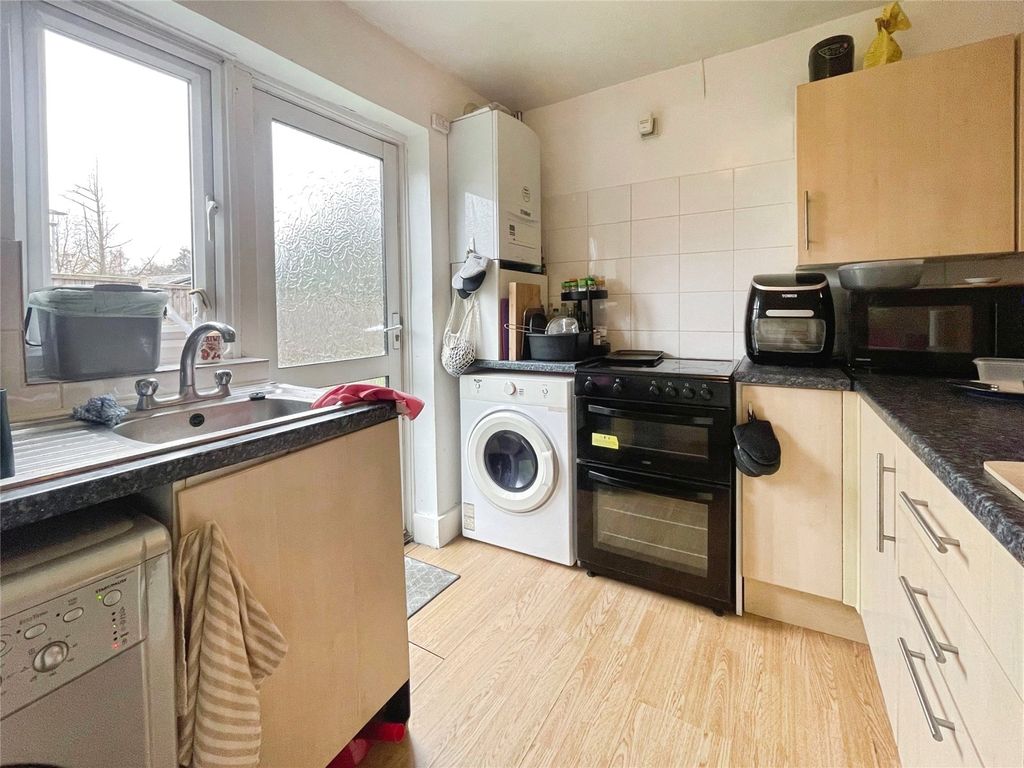 Property photo 2 of 9 Kitchen