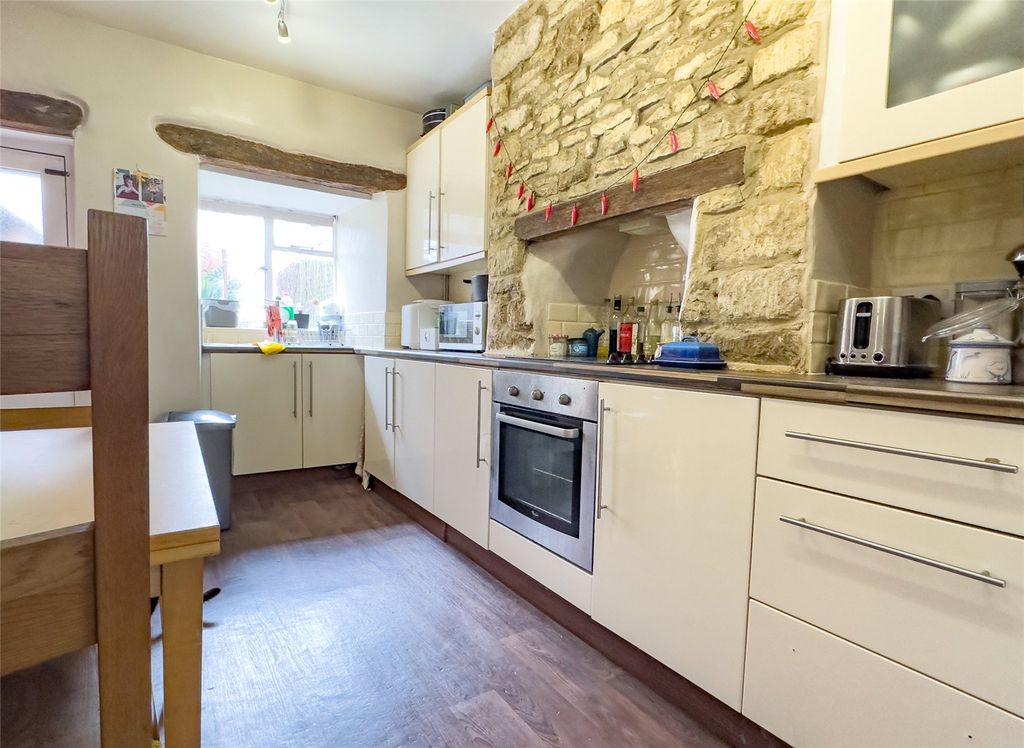 Property photo 2 of 19 Kitchen