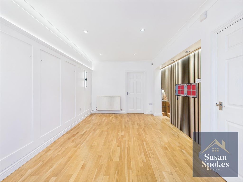 Property photo 2 of 31 Cam01858G0-Pr0213-Still001.Jpg