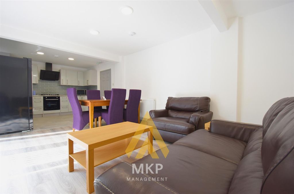 Property photo 2 of 13 4.Png